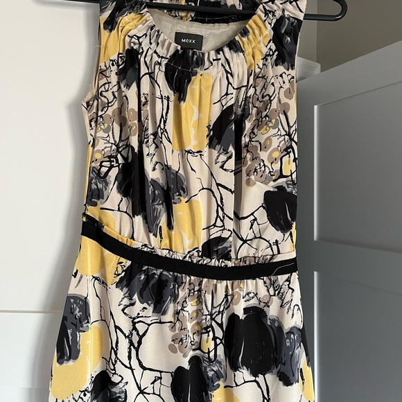 Spring summer dress, beautiful color’s worn once. - Picture 3 of 5